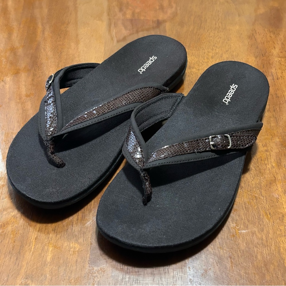 Speedo Sandals W 8 Flip Flop Leather Buckle Thongs Casual Comfort Brown Slip On